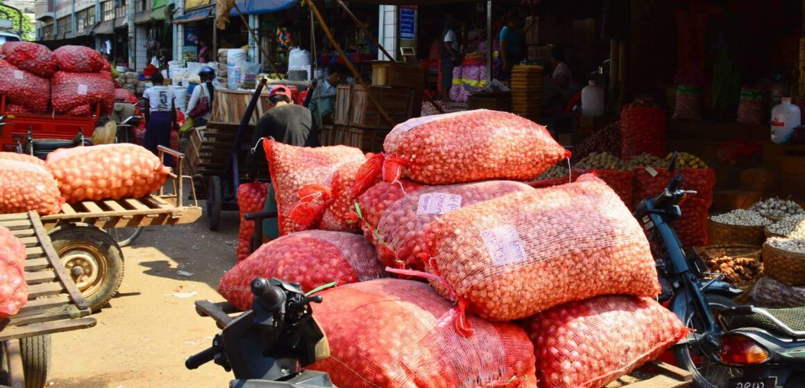 တရုတ်ကြက်သွန်ဝင်ရောက်လာမှုကြောင့်ပြည်တွင်းကြက်သွန်းစျေးကွက်ကျဆင်းလာ